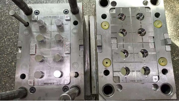 注塑模具制造廠是怎么在模具上刻字的？